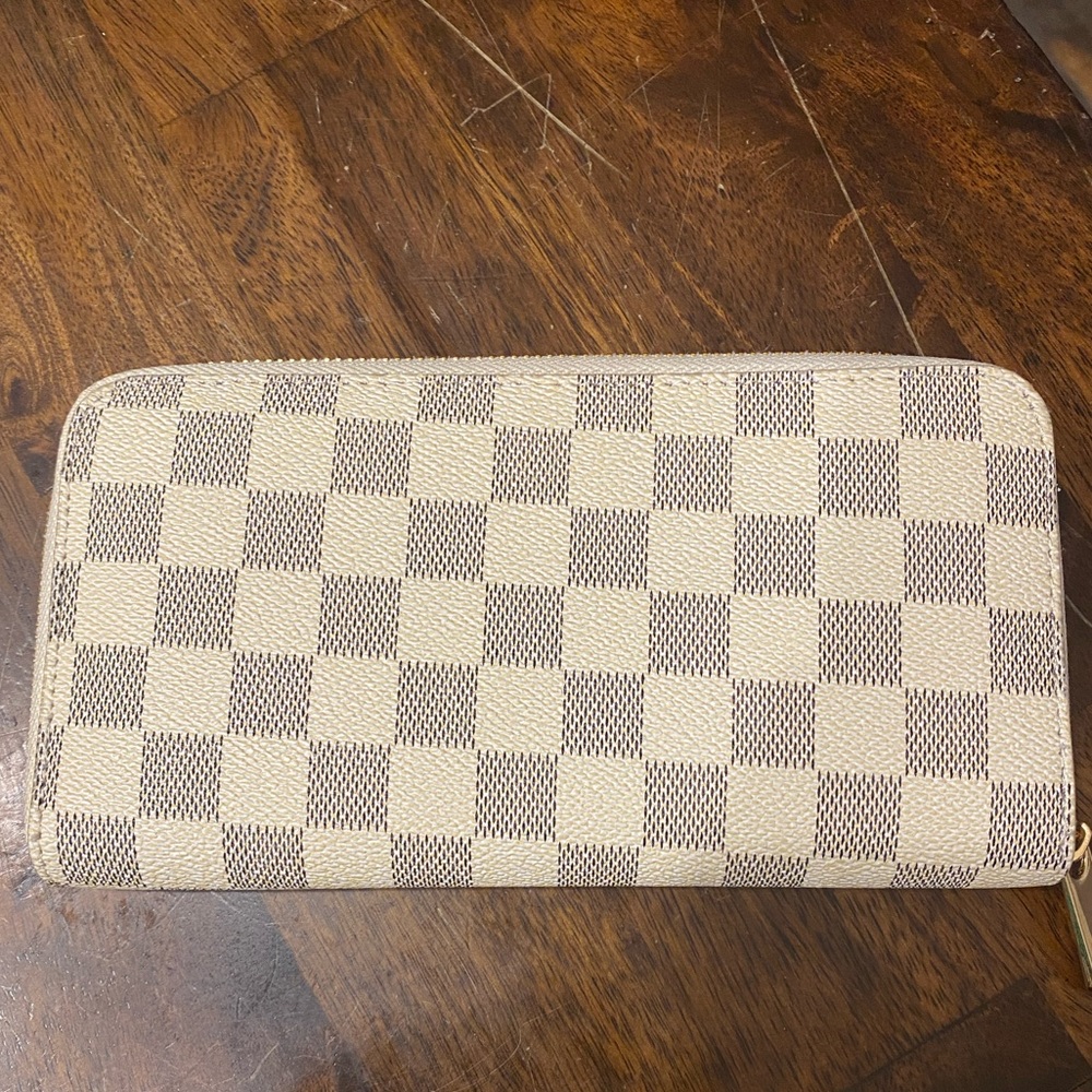 Zip around wallet